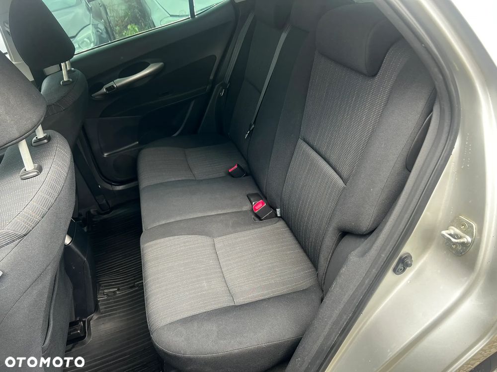 Toyota Auris 1.6 Executive - 25