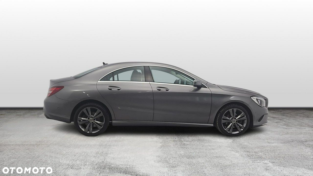 Mercedes-Benz CLA 180 7G-DCT Urban - 6