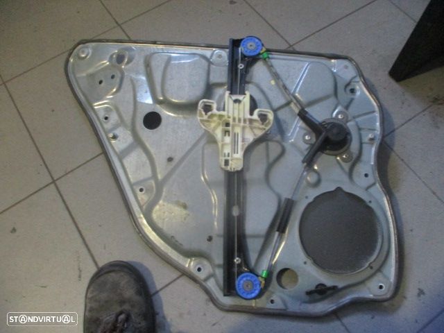 Elevador Manual 6Q4839402F VW POLO 2006 1.4TDI 70CV 5P CINZA TD VW POLO 4 9N FASE 2 2009 1.4TDI 70CV 5P CINZENTO TD - 4
