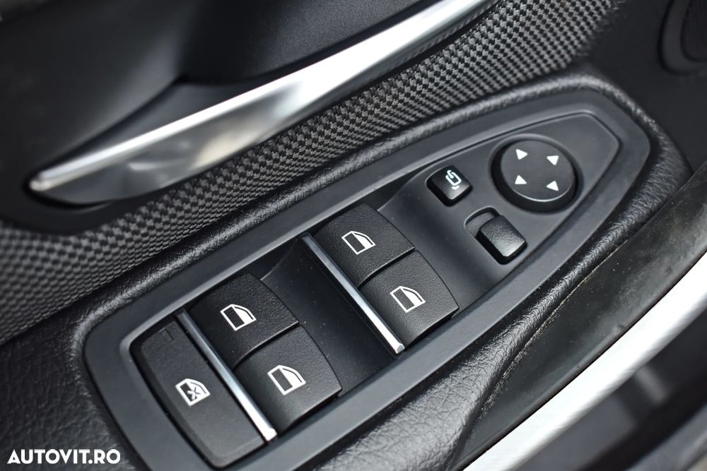 BMW Seria 3 320i Aut. Sport Line - 19