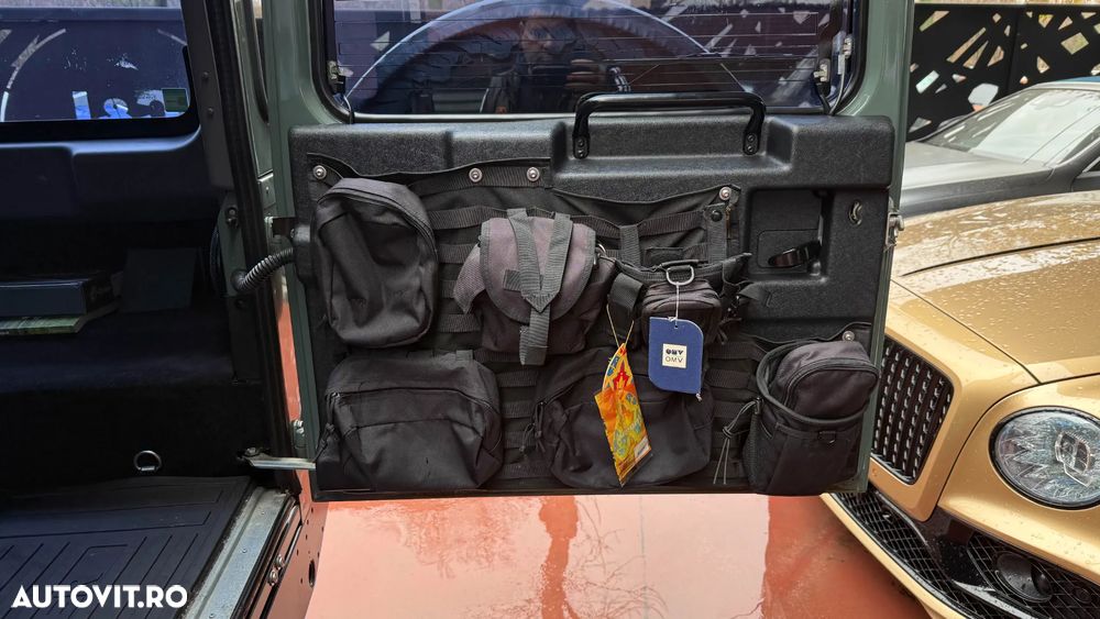 Land Rover Defender - 12