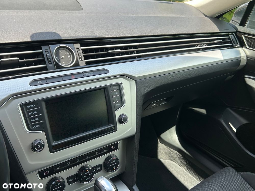 Volkswagen Passat 2.0 TDI (BlueMotion Technology) DSG Comfortline - 23