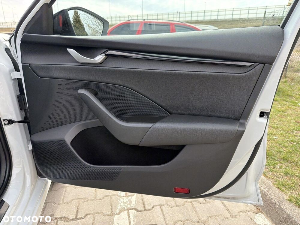 Skoda Octavia 1.5 TSI mHEV Sportline DSG - 17