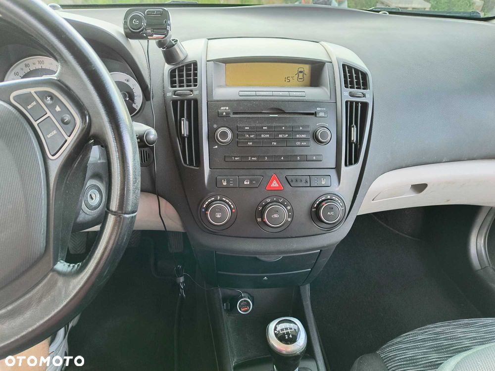 Kia Ceed - 8