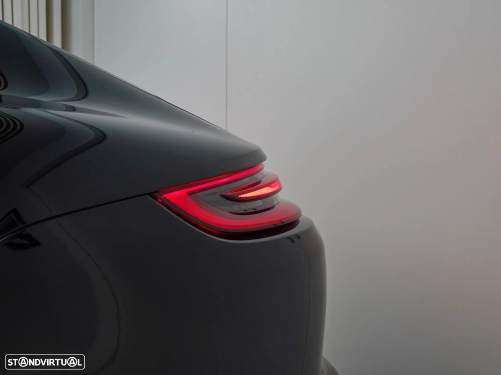 Porsche Panamera 4 E-Hybrid - 12