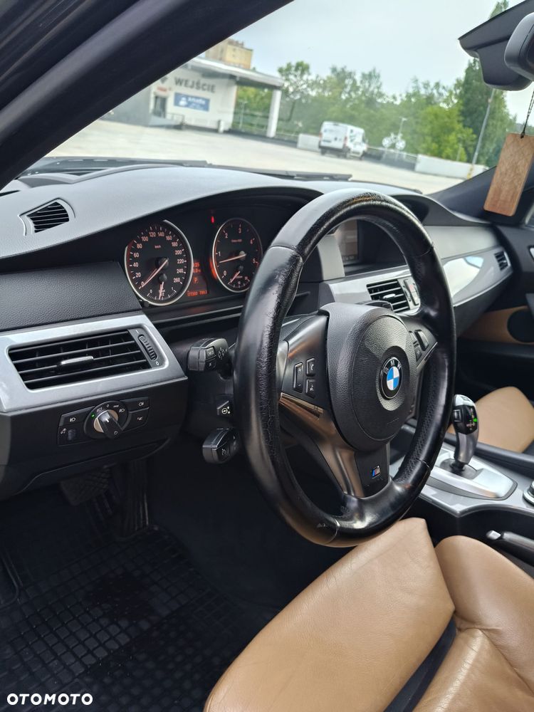 BMW Seria 5 525d - 23