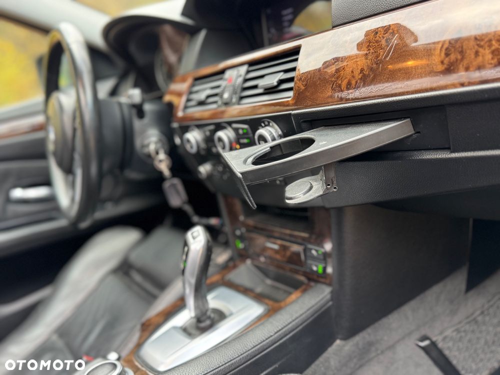 BMW Seria 5 525d - 17