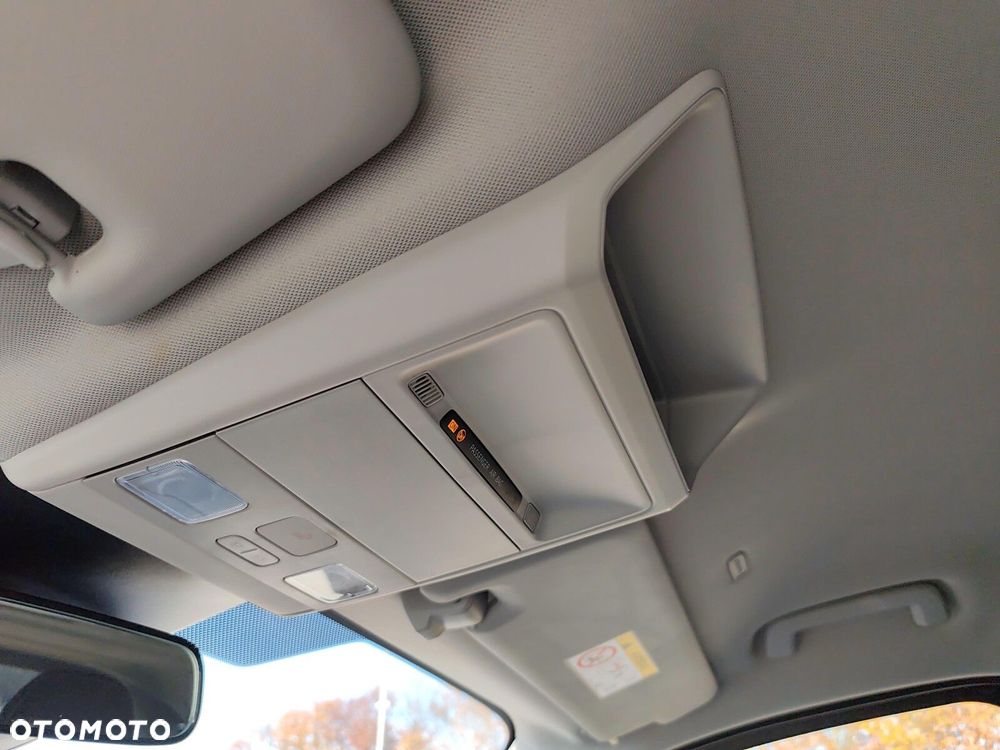 Volkswagen Caravelle - 24