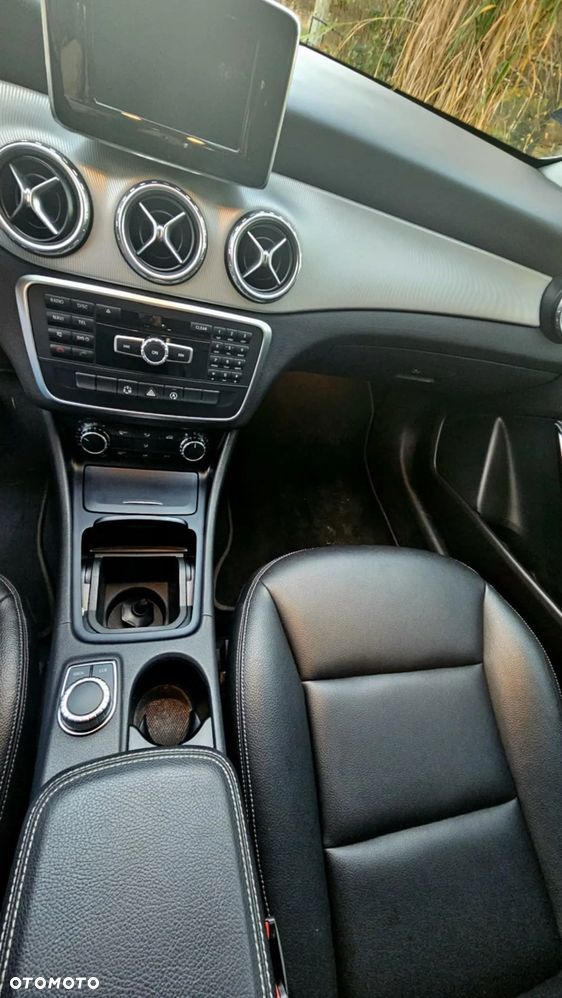 Mercedes-Benz GLA 250 7G-DCT Urban - 5