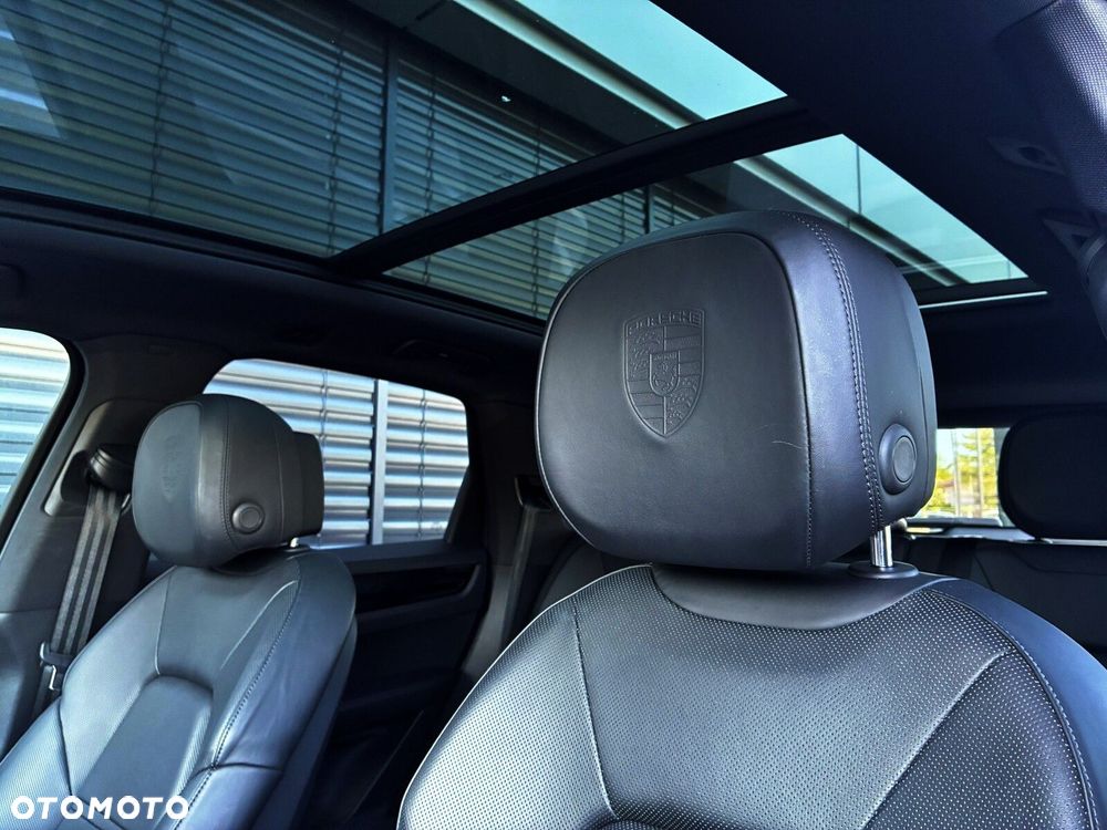 Porsche Cayenne - 22