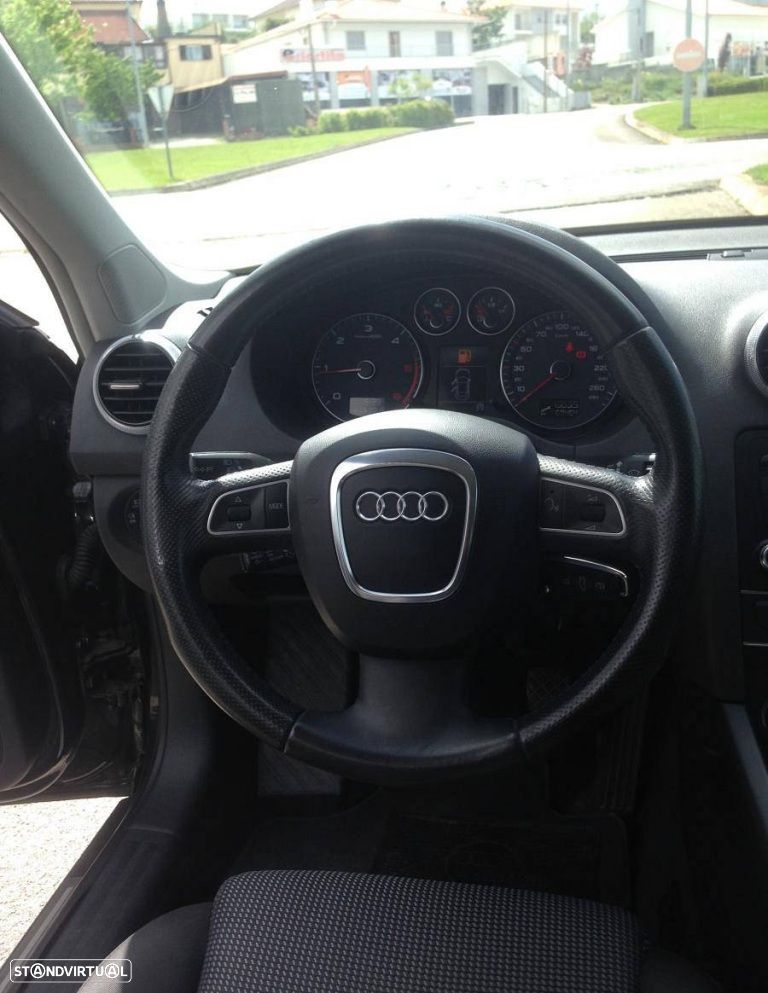 Audi A3 Sportback 1.6 TDI S line Sport Pack - 4