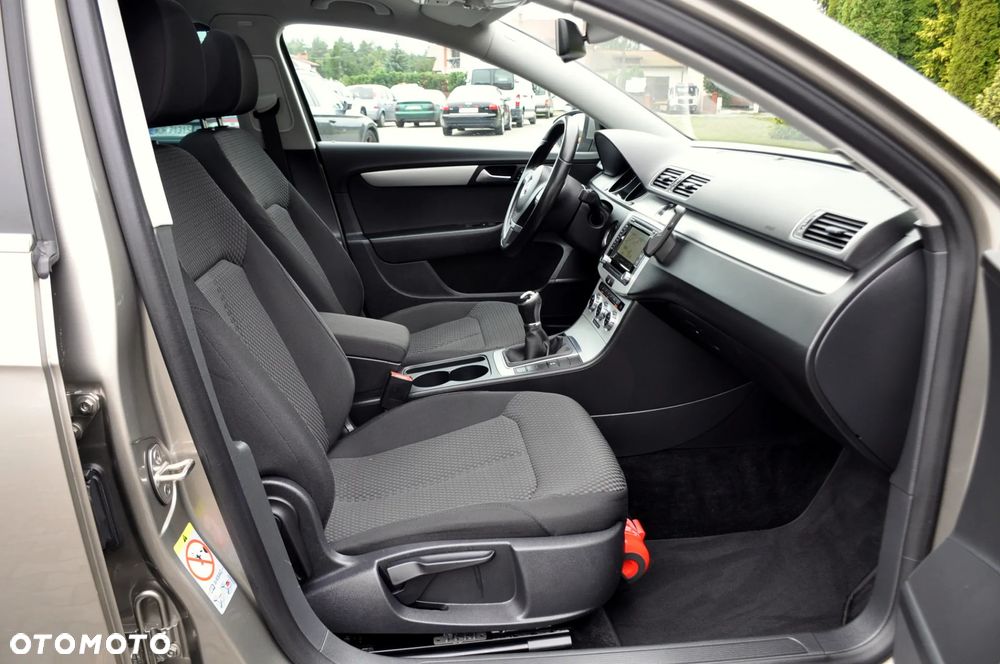 Volkswagen Passat Variant 1.6 TDI BlueMotion - 17