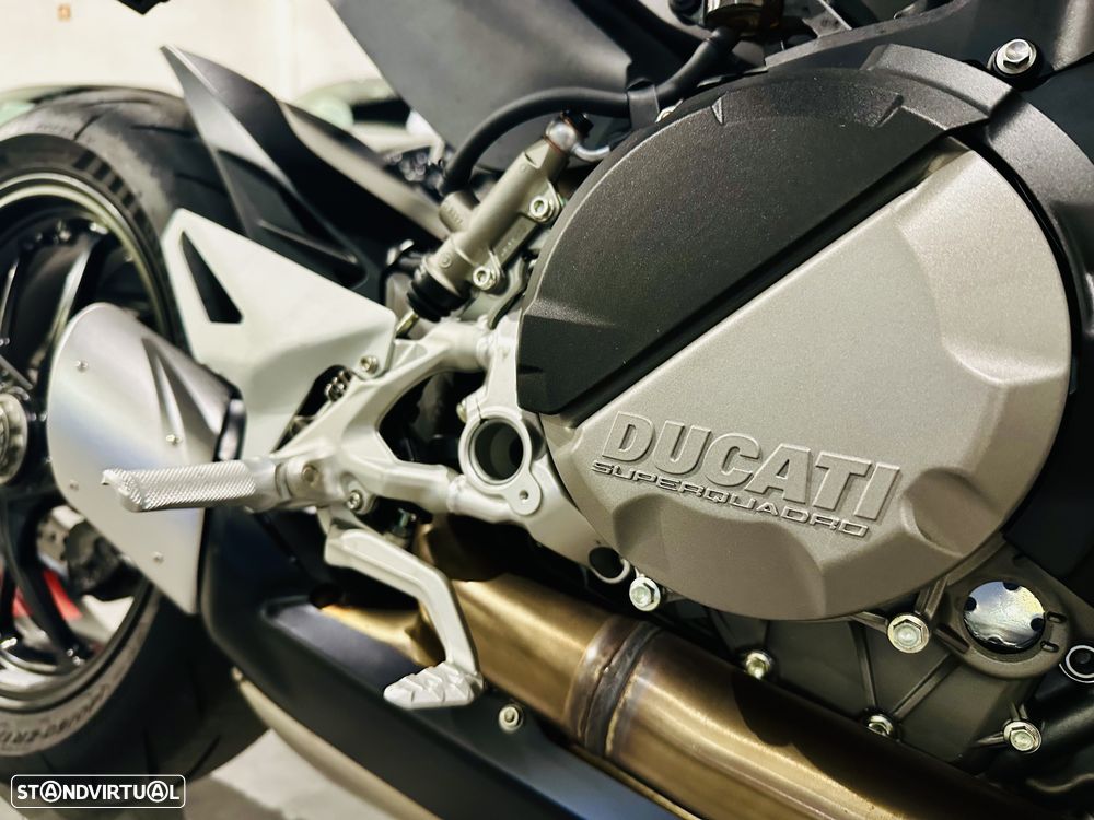 Ducati Streetfighter V2 - 15