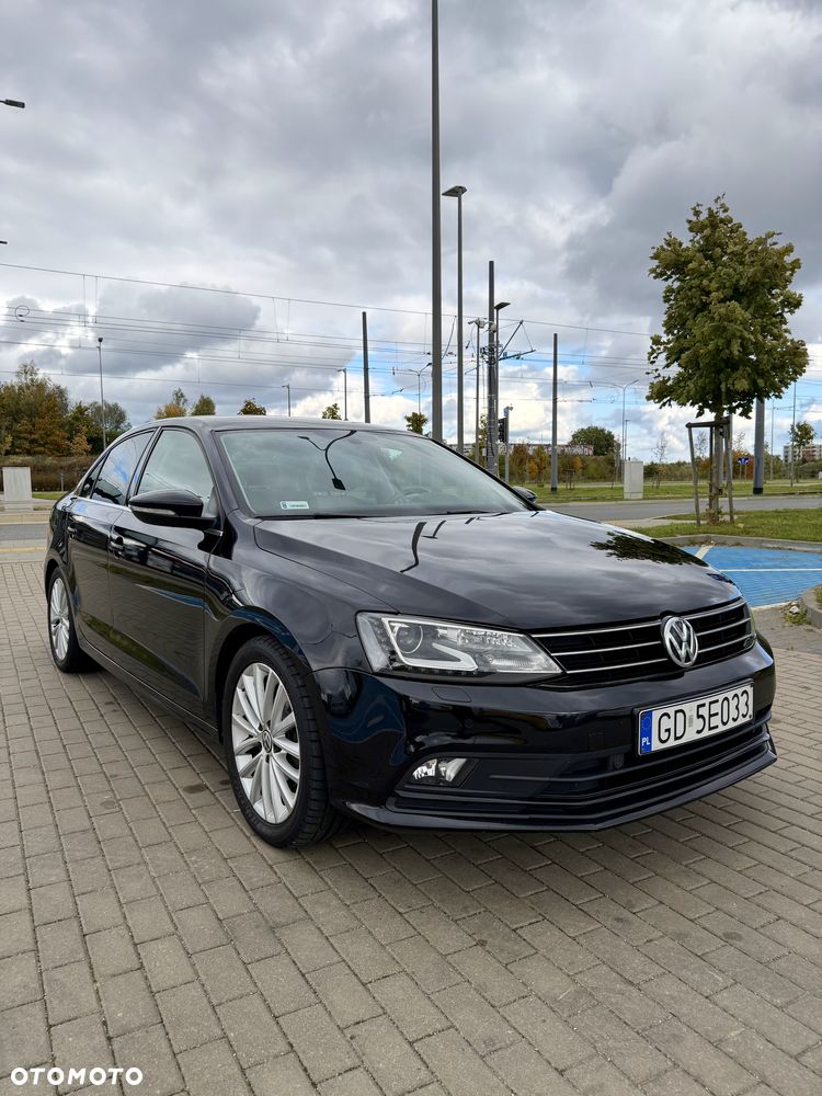 Volkswagen Jetta - 2