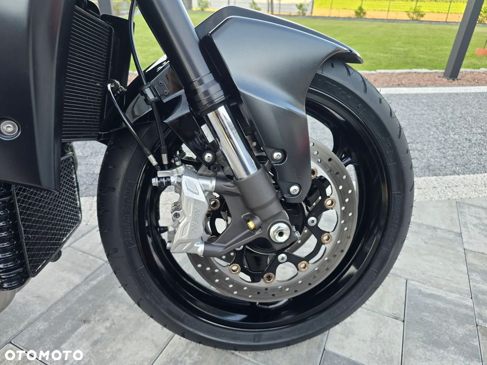 Suzuki GSX - 17