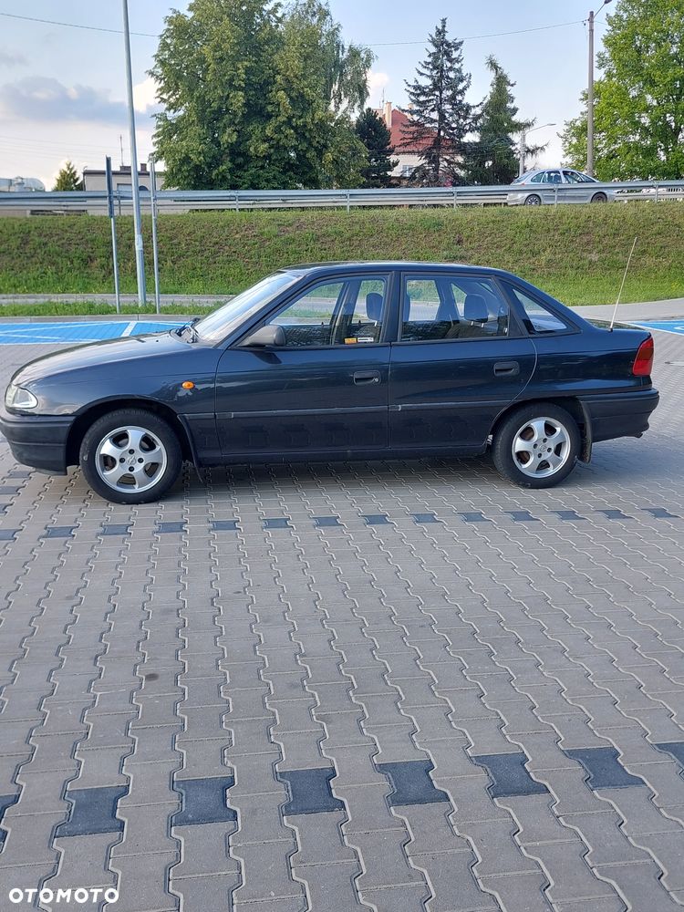 Opel Astra 1.4 Mid - 4