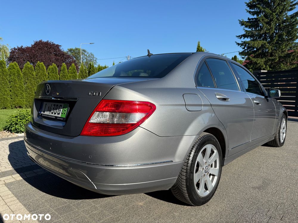 Mercedes-Benz Klasa C 180 CGI Automatik BlueEFFICIENCY Elegance - 12