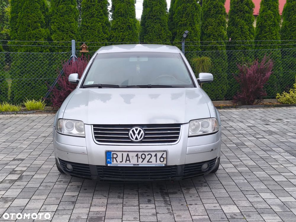 Volkswagen Passat 1.9 TDI Highline - 11