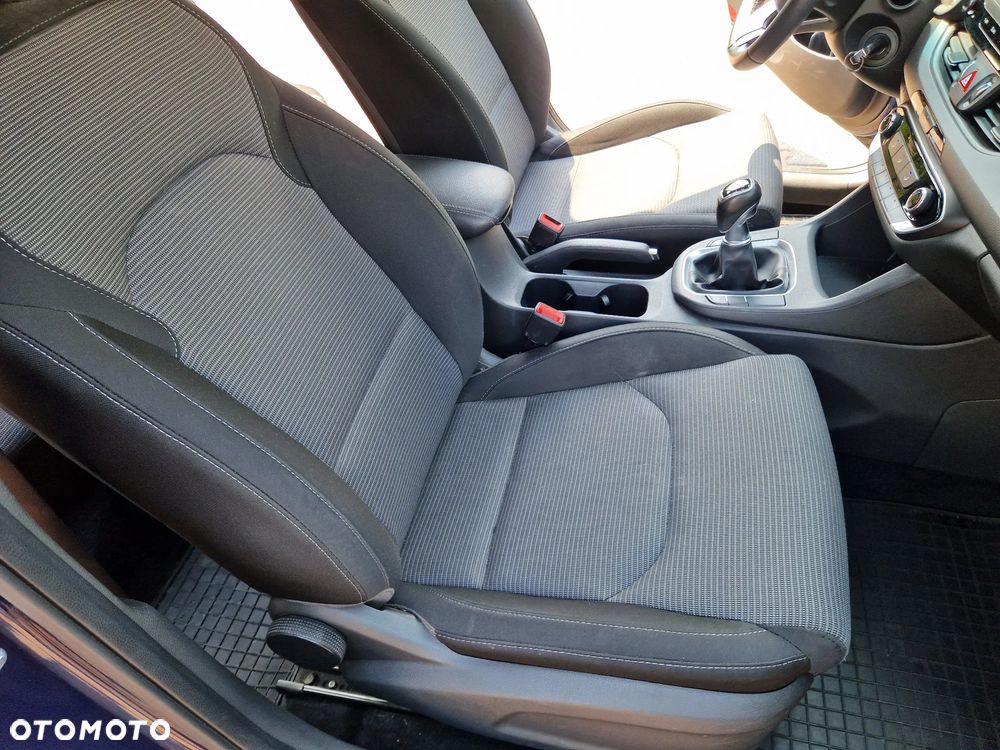 Hyundai i30 1.4 GO Plus - 24