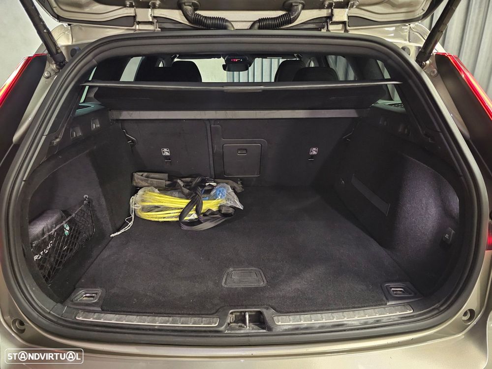 Volvo V60 2.0 T8 AWD TE R-Design - 26