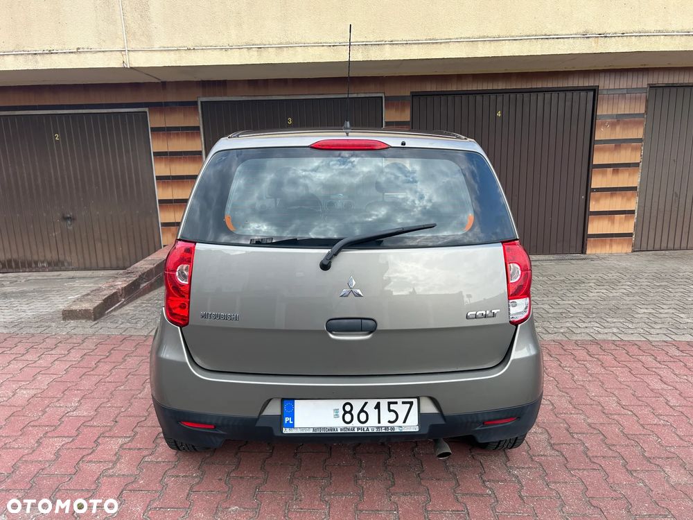 Mitsubishi Colt - 8