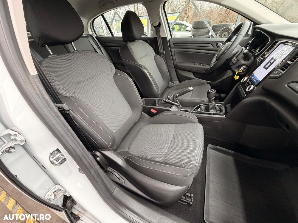 Renault Megane TCe Business - 9