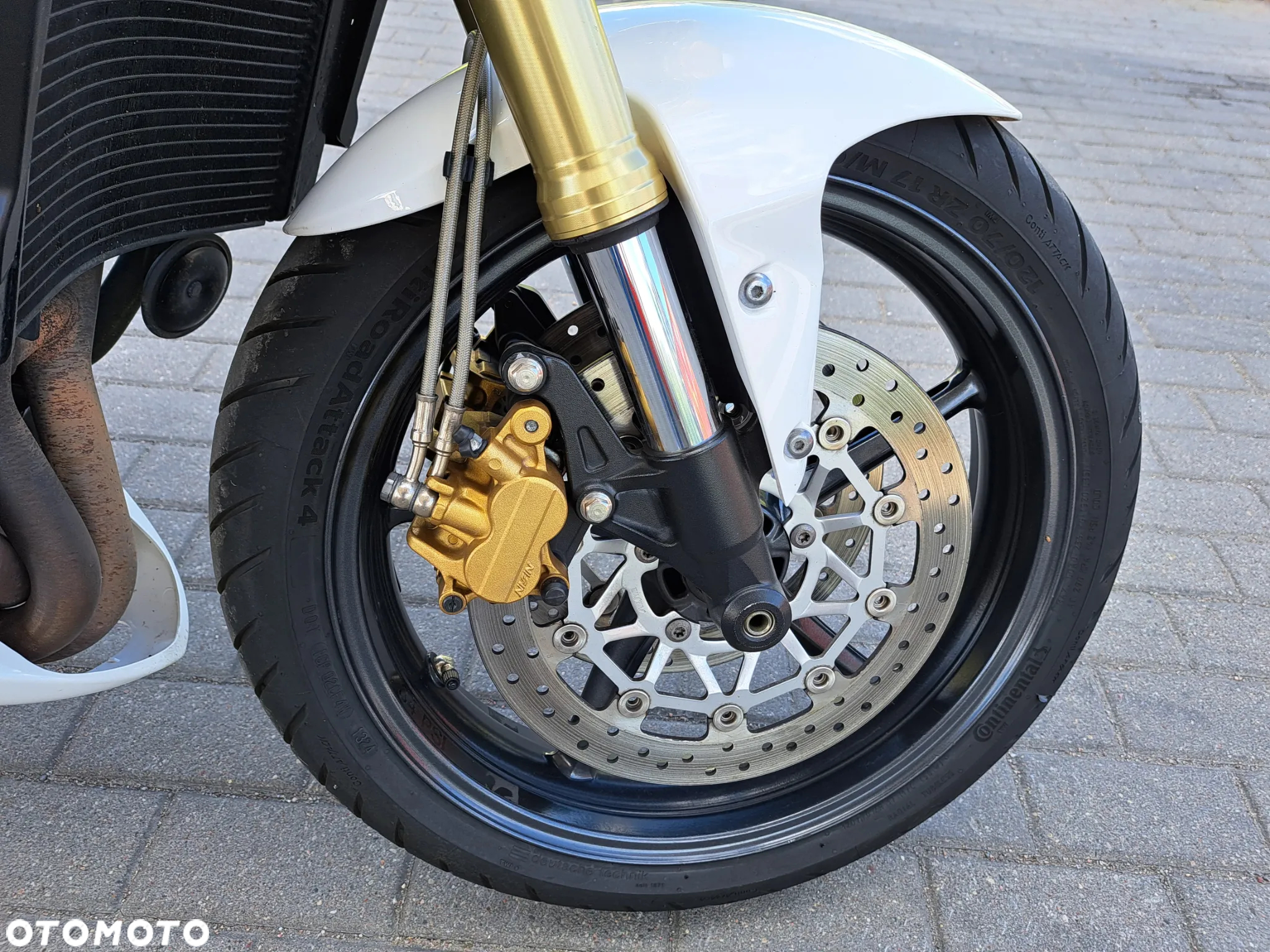 Triumph Street Triple - 16