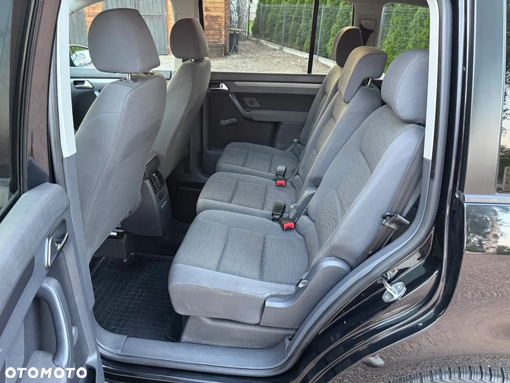 Volkswagen Touran - 16