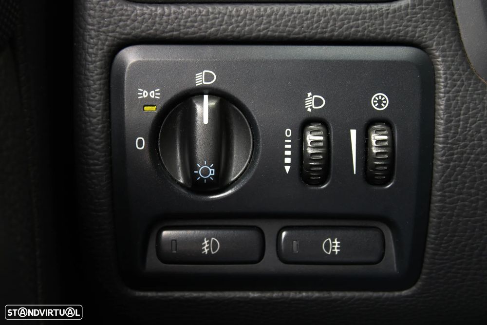 Volvo XC 70 2.4 D5 Nivel 2 - 43