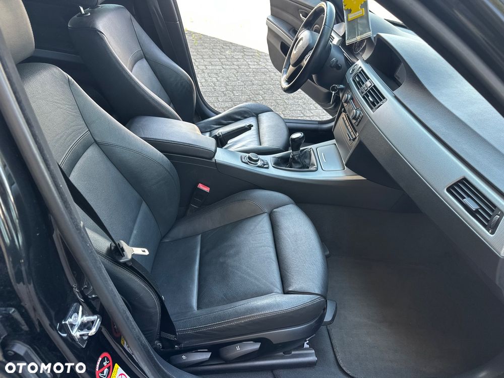 BMW Seria 3 - 34