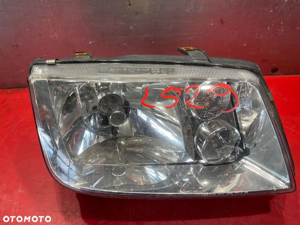 LAMPA PRAWA PRZÓD VW BORA - 1