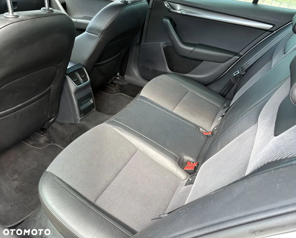 Skoda Octavia 2.0 TDI DSG Style - 27