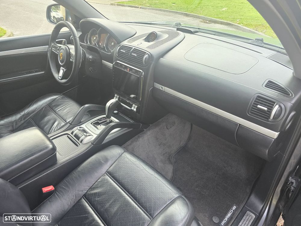 Porsche Cayenne Turbo - 14