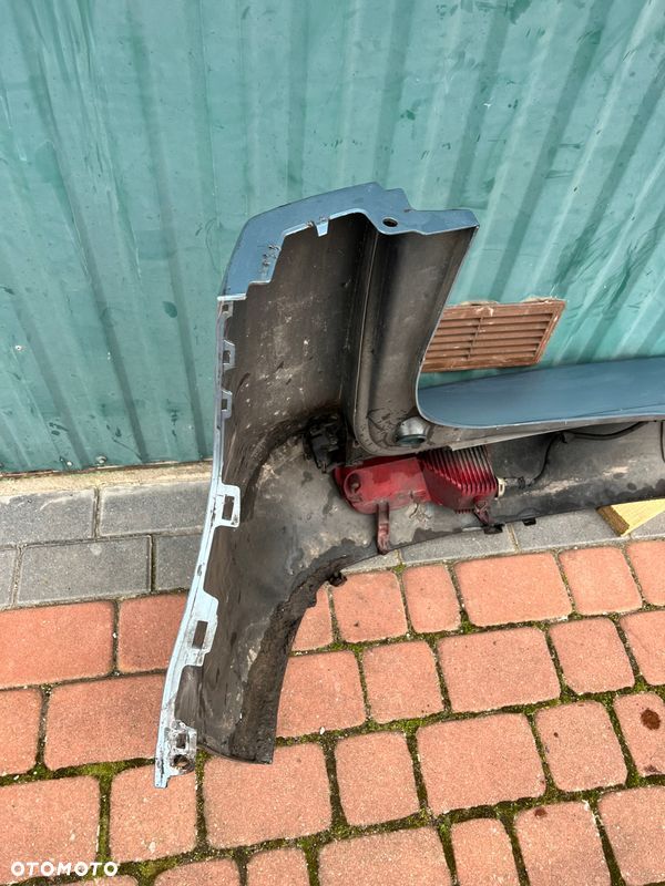 Zderzak tylny TYŁ PEUGEOT 5008 4x PDC Kod lakieru: KGYC - 9