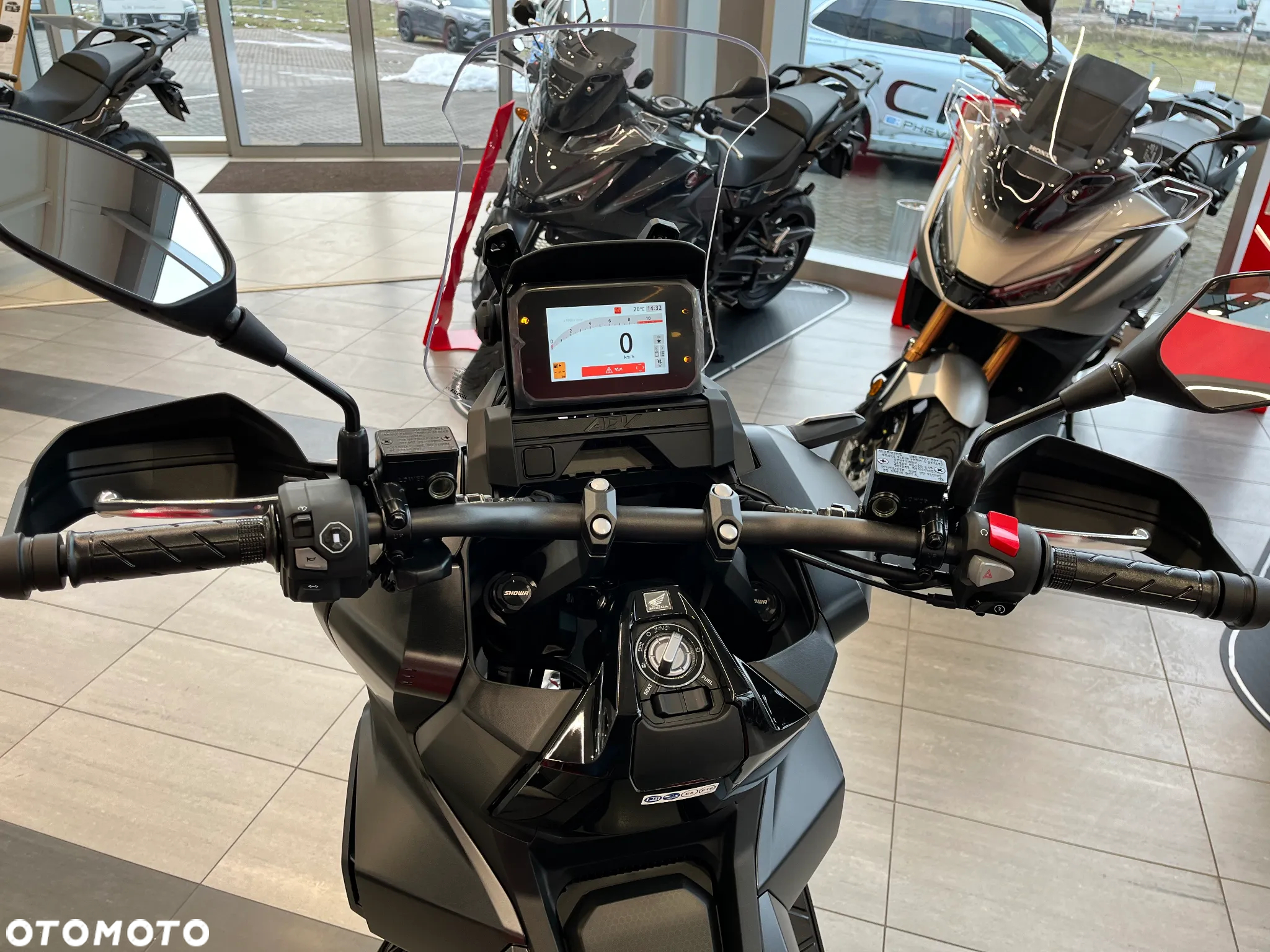 Honda ADV350 - 12