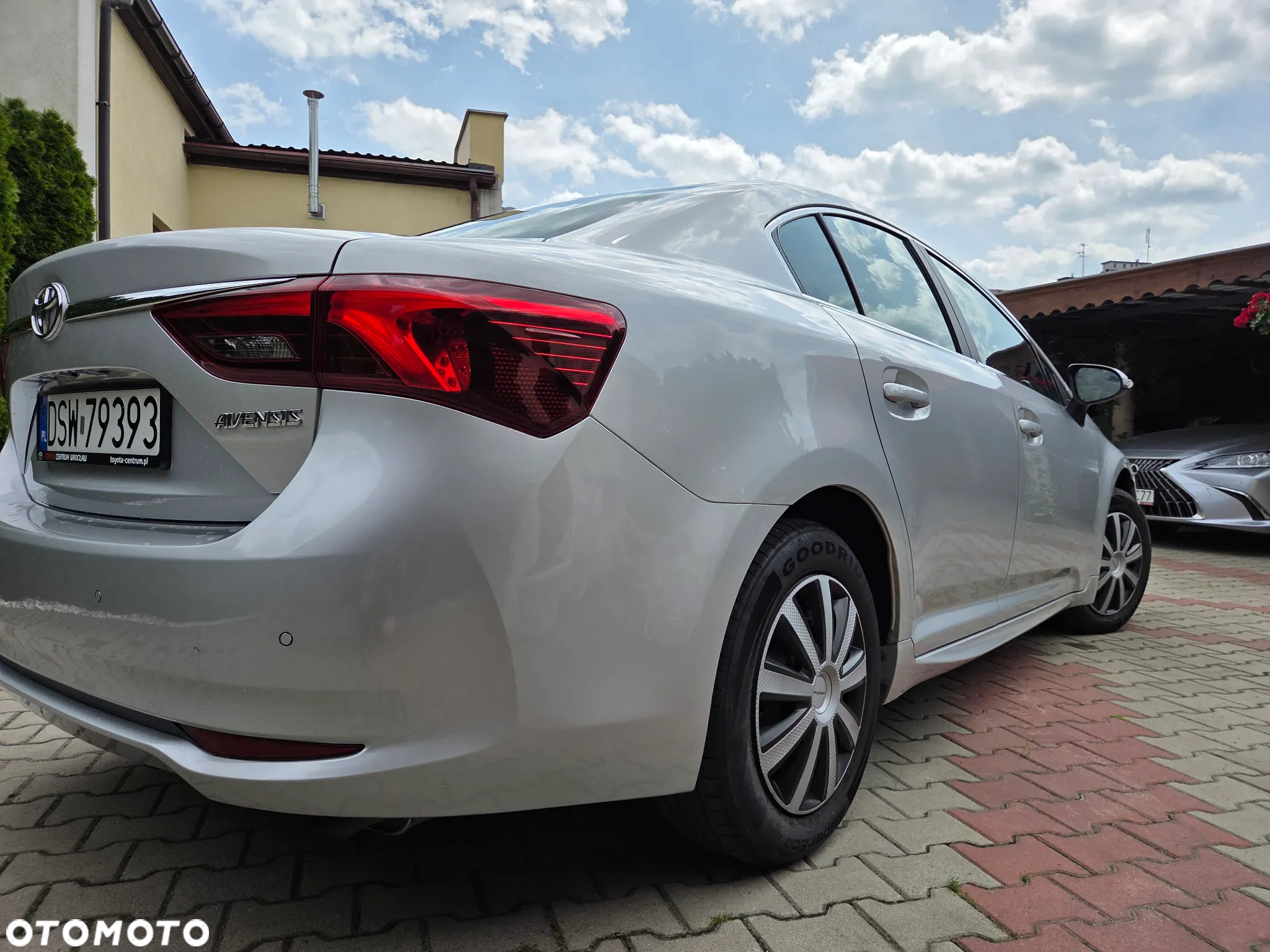 Toyota Avensis 1.8 Active - 11
