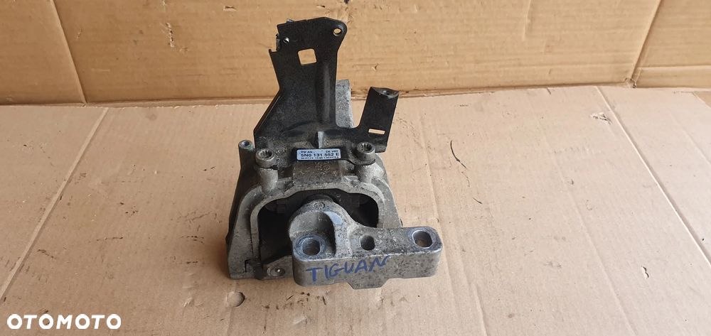 Łapa poduszka silnika VW Tiguan I Lift 2.0 TDI 5N0131552E 5N0199262E - 2
