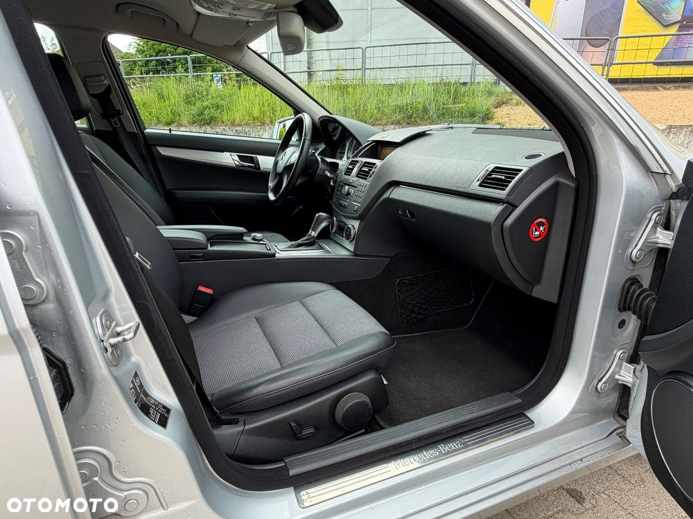 Mercedes-Benz Klasa C 180 Kompressor Automatik BlueEFFICIENCY Avantgarde - 28