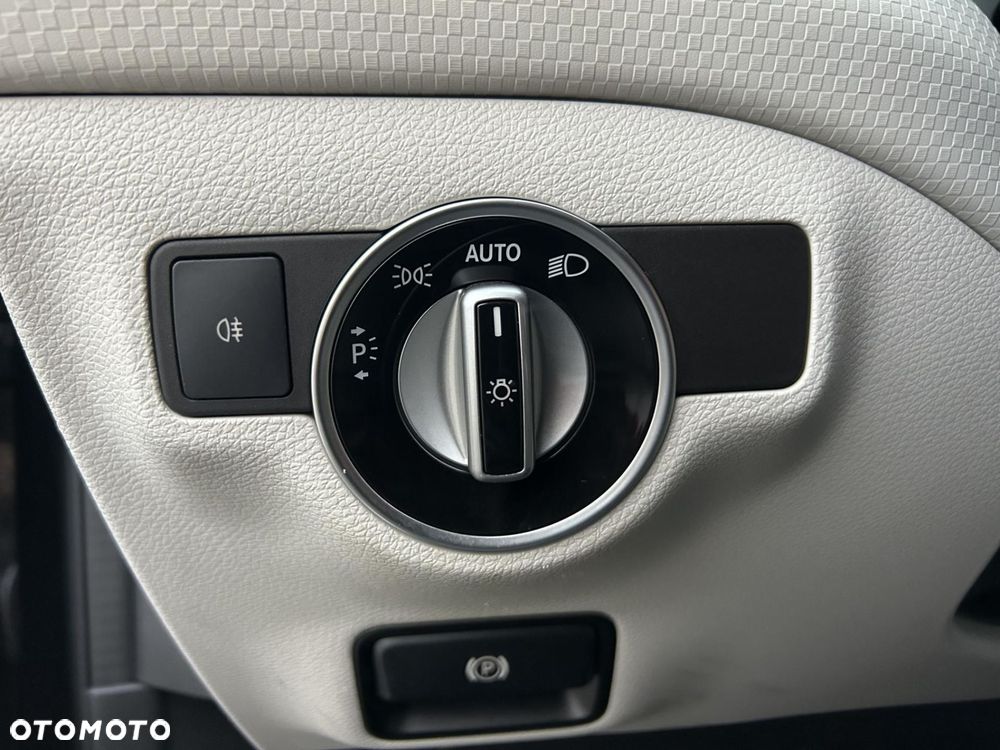 Mercedes-Benz Klasa A 180 7G-DCT - 22