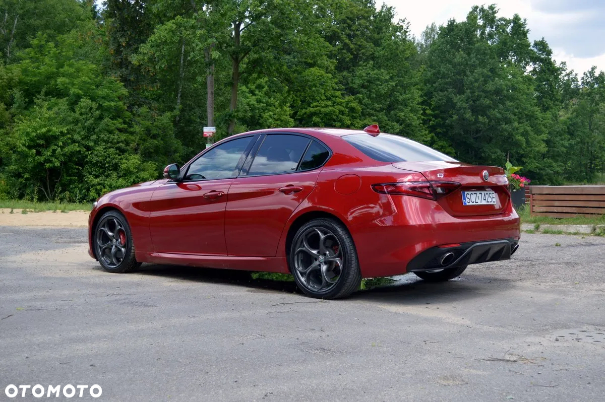 Alfa Romeo Giulia 2.0 Turbo 16V AT8-Q4 Veloce - 6