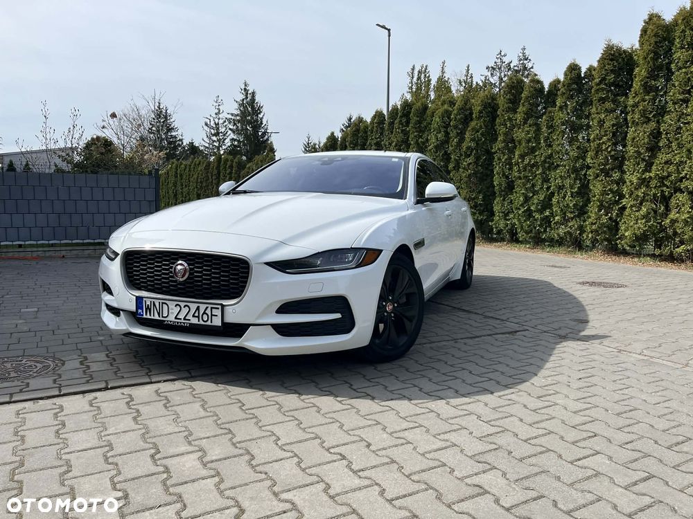 Jaguar XE - 1