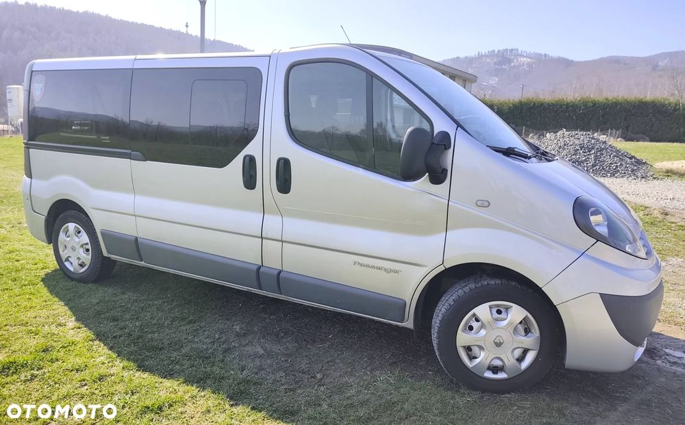 Renault Trafic FAP Grand Passenger Black Edition - 2