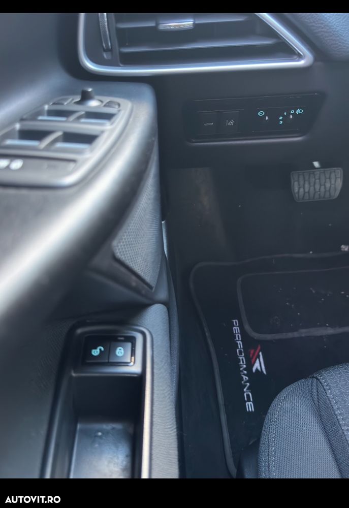 Jaguar XE 2.0 Pure - 9