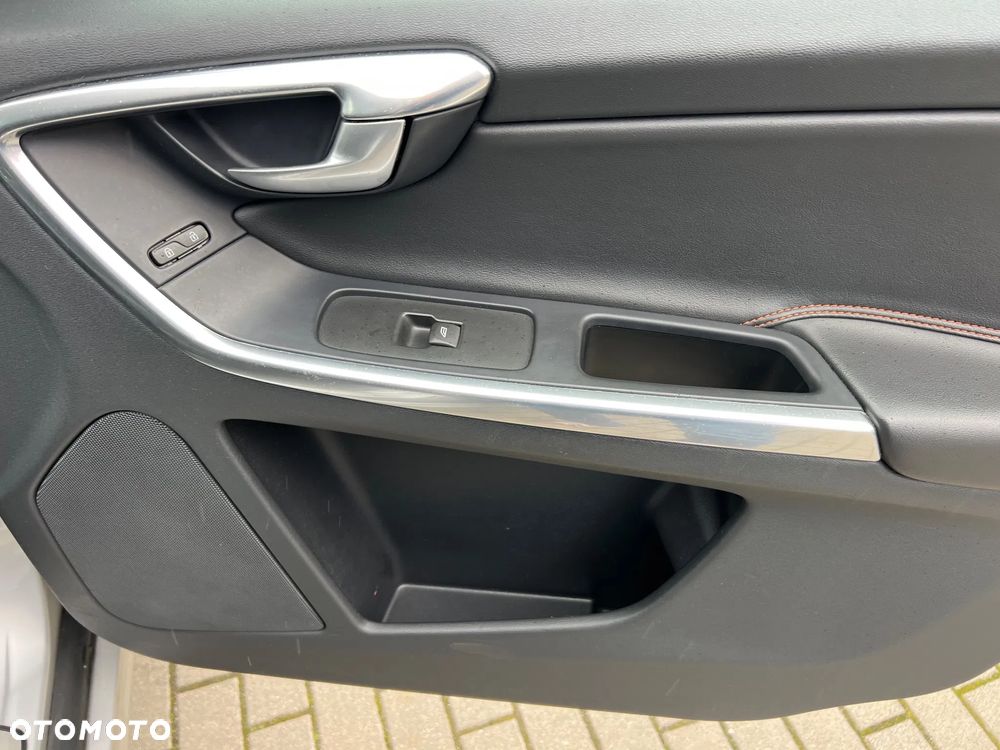 Volvo XC 60 D3 Drive-E Ocean Race - 15