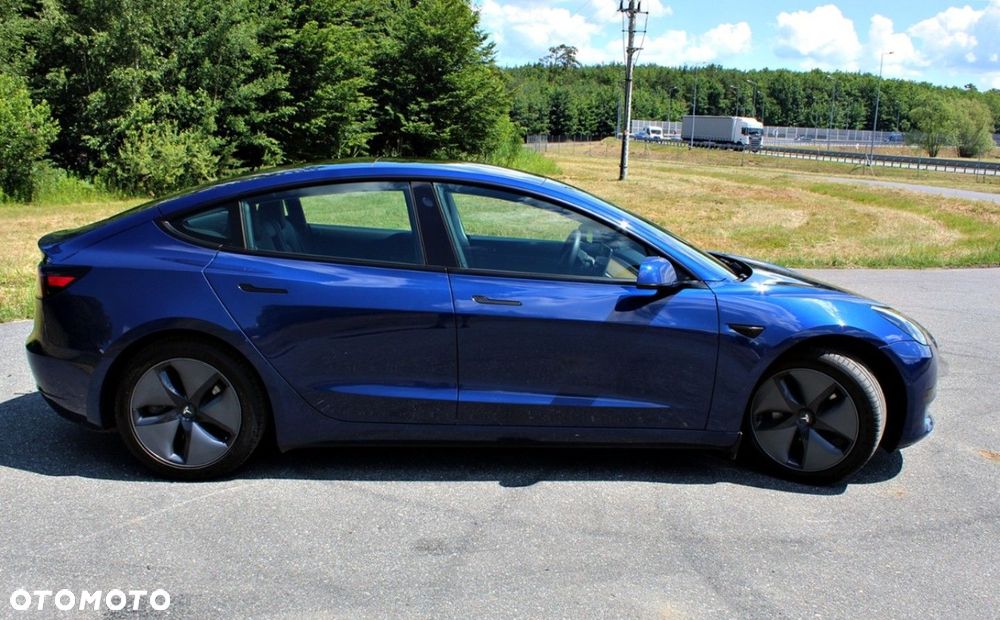 Tesla Model 3 - 8
