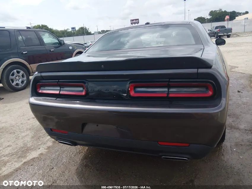 Dodge Challenger - 11