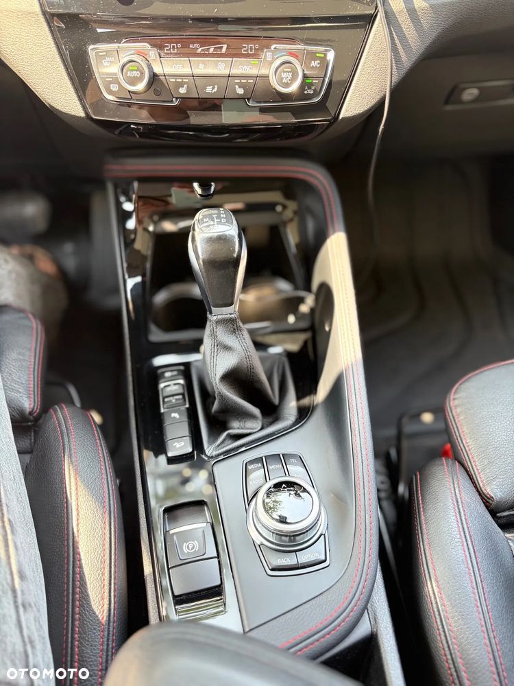 BMW X1 xDrive20i Sport Line - 11