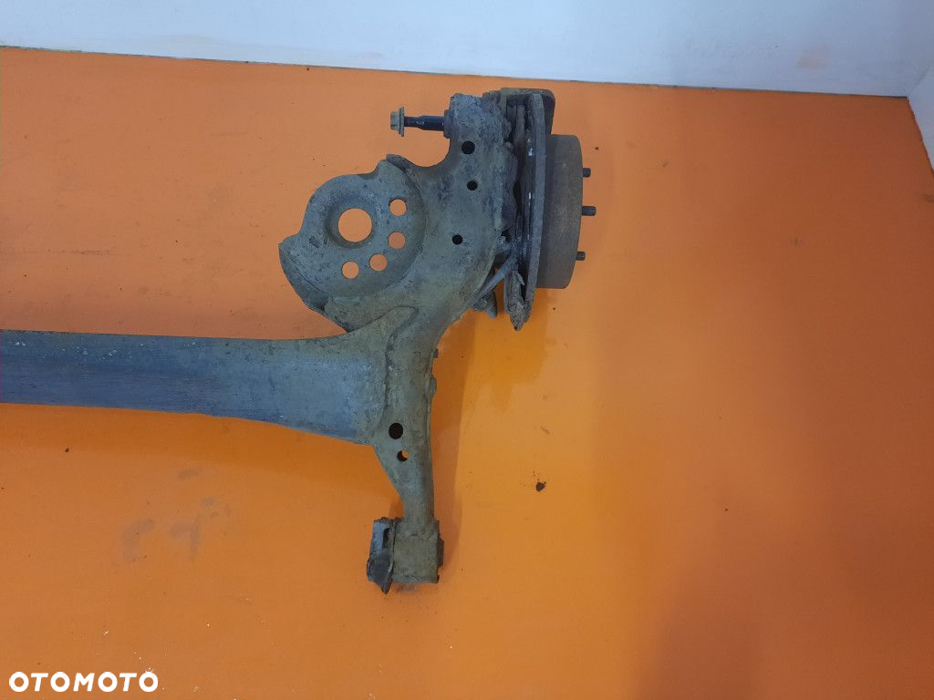 TOYOTA YARIS 1.0 KAT I 1 99-03 BELKA ZAWIESZENIA TYŁ TYLNA OŚ   1SZ - 14