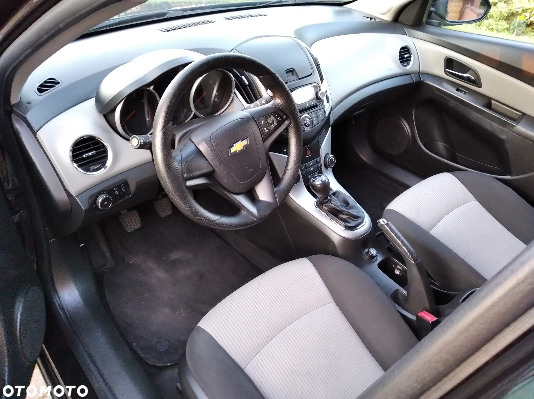 Chevrolet Cruze 1.6 LS+ - 12