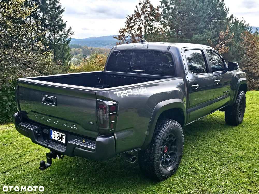 Toyota Tacoma - 4